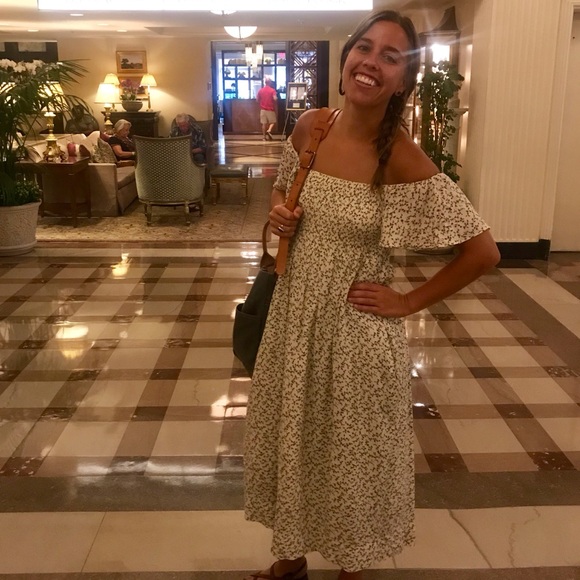 Meet your Posher, Julia - Picture 3 of 6